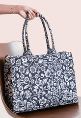 Women’s canvas tote bag in Pakistan